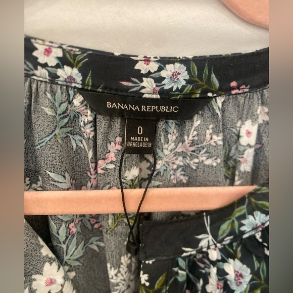 Banana Republic black floral dress with puff sleeves size 0 - Picture 6 of 8